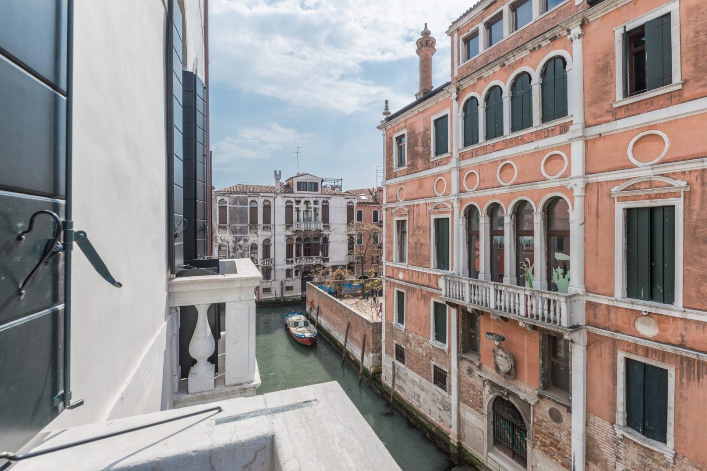 esterni-palazzo-morosini-finestra-canale-venezia-vista